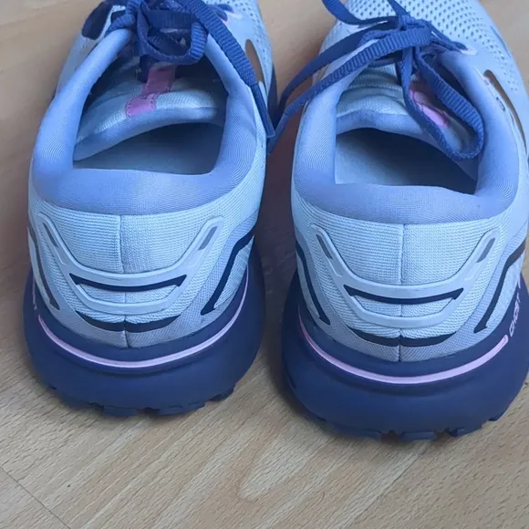 Brooks Ghost 15 Gray Pink Size 9.5 D Wide Womens