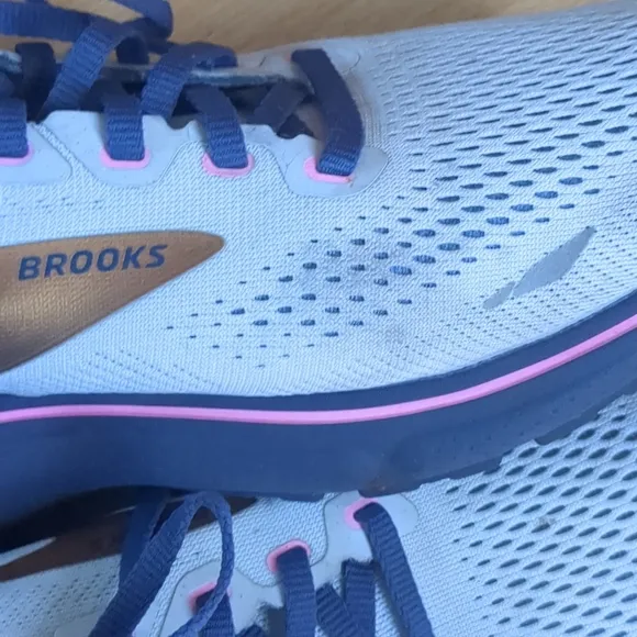 Brooks Ghost 15 Gray Pink Size 9.5 D Wide Womens