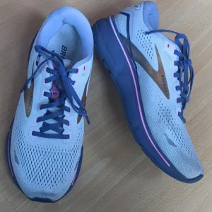 Brooks Ghost 15 Gray Pink Size 9.5 D Wide Womens