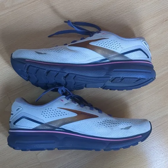 Brooks Ghost 15 Gray Pink Size 9.5 D Wide Womens