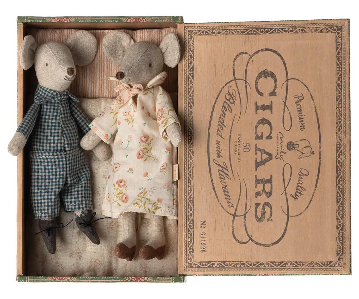 Grandma and Grandpa mice in cigarbox