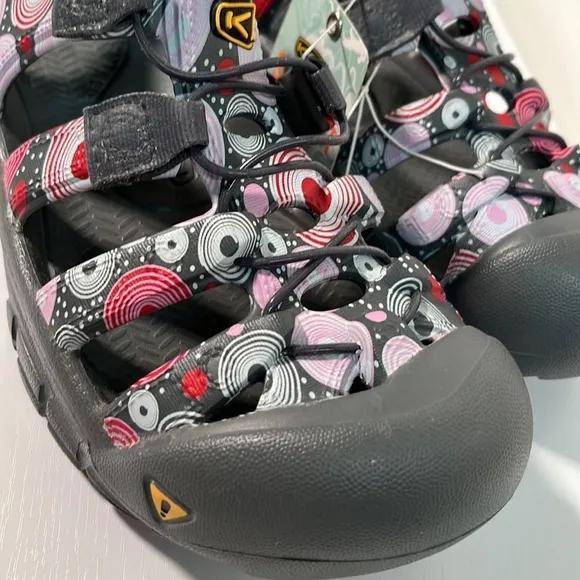 KEEN SUNPORT NWT Youth Girls Barberry Swirl Bungee Tie Waterproof Sandal Beach 6