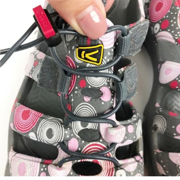KEEN SUNPORT NWT Youth Girls Barberry Swirl Bungee Tie Waterproof Sandal Beach 6