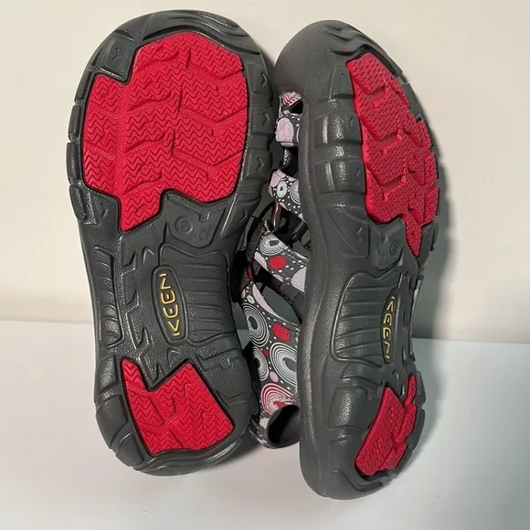 KEEN SUNPORT NWT Youth Girls Barberry Swirl Bungee Tie Waterproof Sandal Beach 6