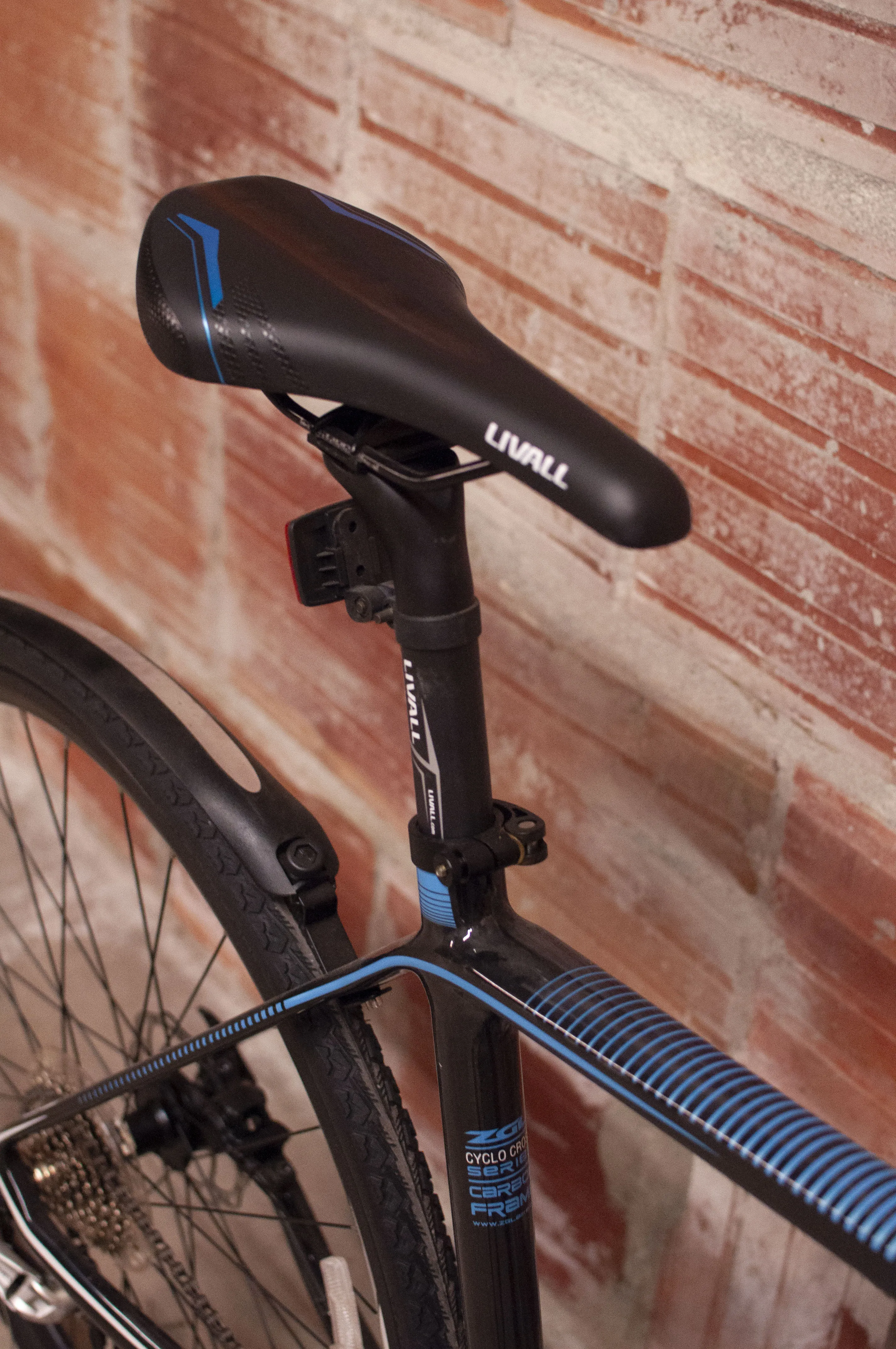 Livall Mustang Carbon Smart Cyclocross Bike, Black and Blue, 47 cm