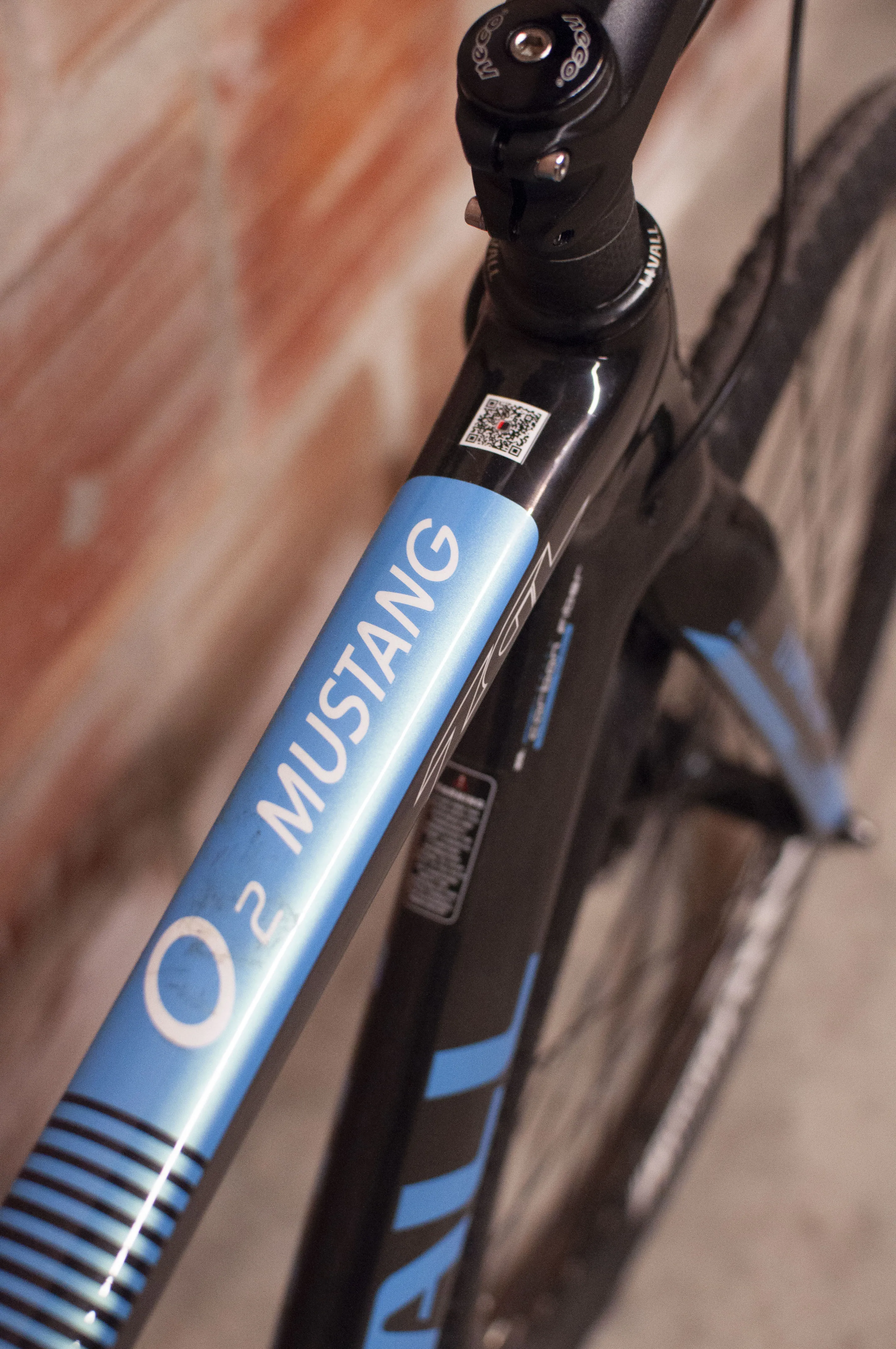 Livall Mustang Carbon Smart Cyclocross Bike, Black and Blue, 47 cm