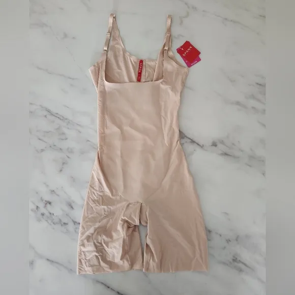 NWT SPANX Smart grip slip open bust‎ size Medium shapewear