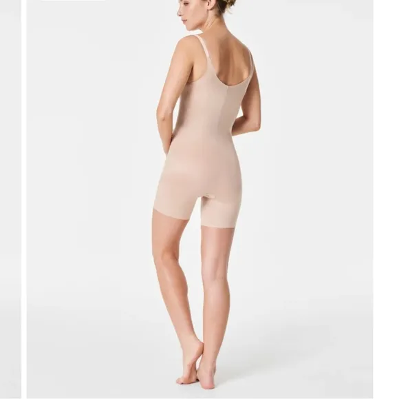 NWT SPANX Smart grip slip open bust‎ size Medium shapewear