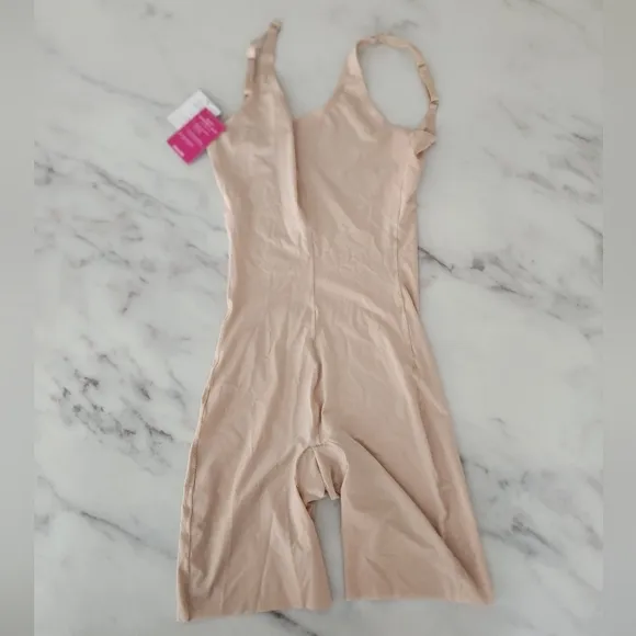 NWT SPANX Smart grip slip open bust‎ size Medium shapewear