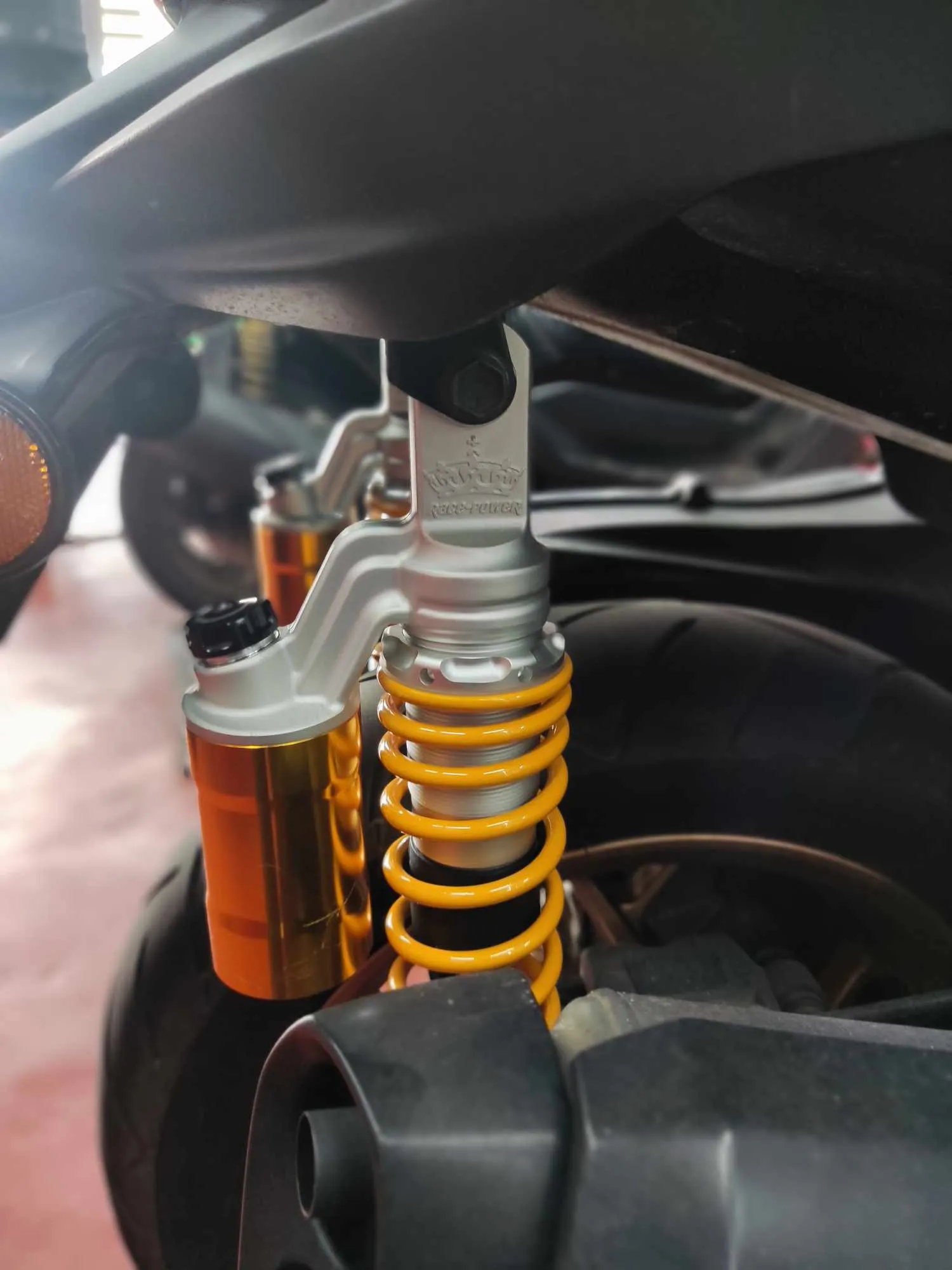 RACE POWER R PRO PLUS 365MM FOR PCX / ADV / XMAX (GOLD)