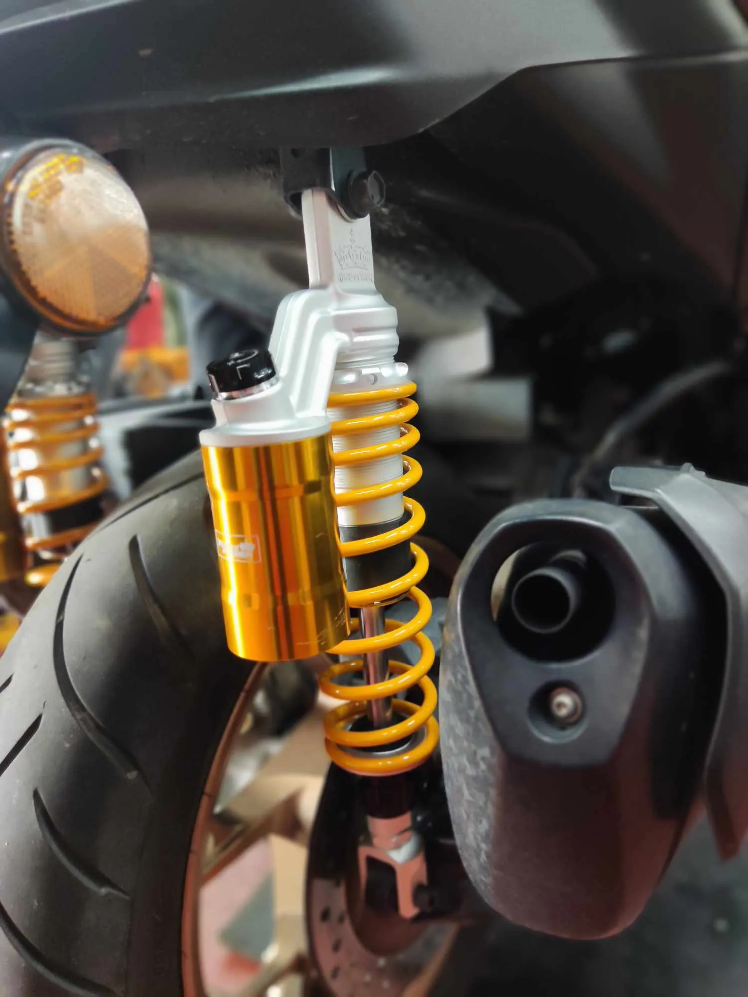 RACE POWER R PRO PLUS 365MM FOR PCX / ADV / XMAX (GOLD)