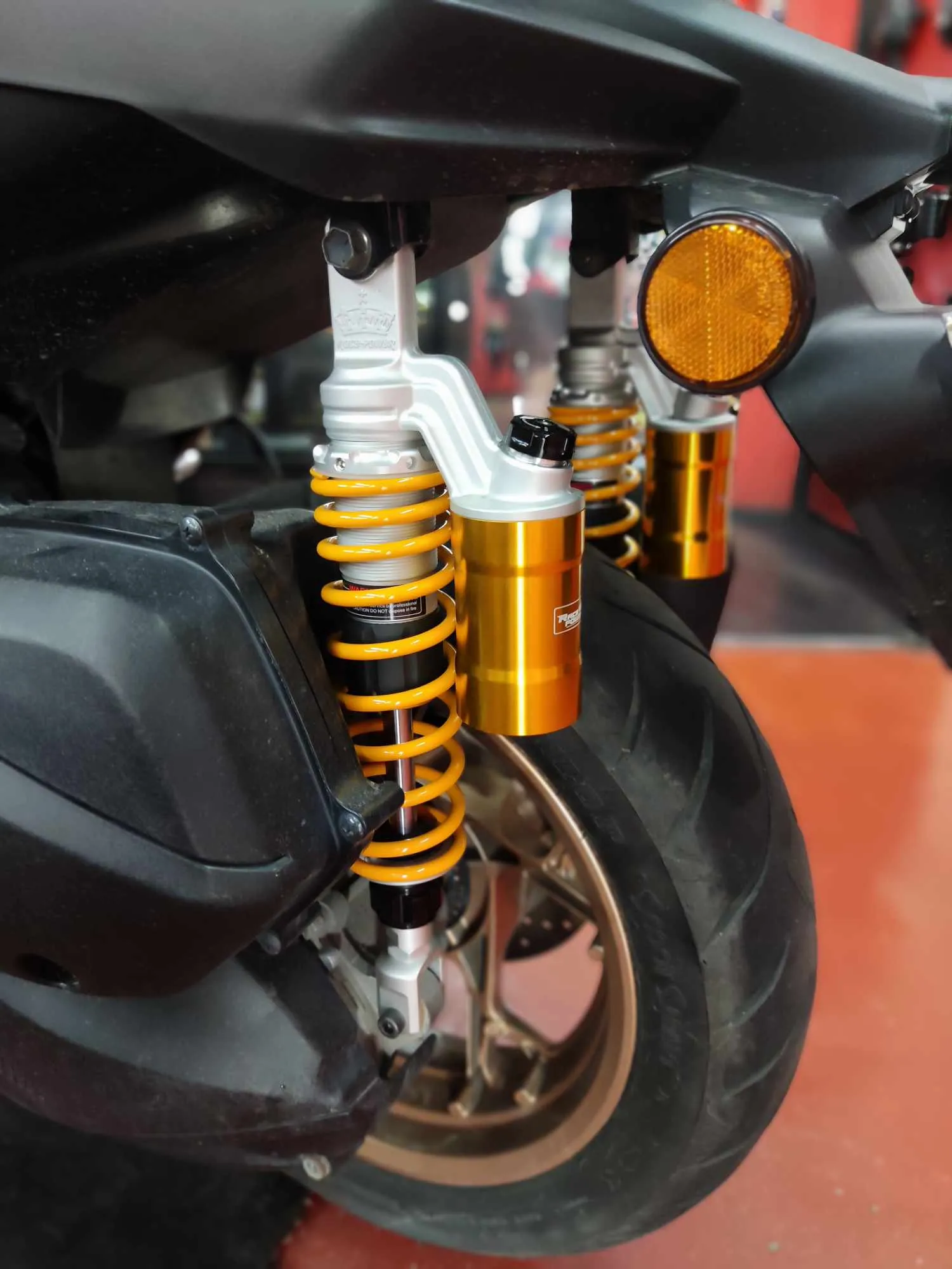 RACE POWER R PRO PLUS 365MM FOR PCX / ADV / XMAX (GOLD)